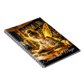 Niedliche Märchenjunge lesen magische Glitzern Notizblock (Rechte Seite)