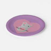 Niedliche Maus hält ein Herz. Pappteller (Schrägansicht)