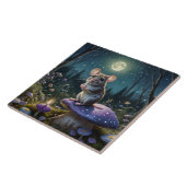 Niedliche Maus im Pilz im Mondlicht Fliese (Seite)