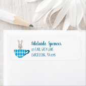 Niedliche Maus in einer Blue Teacup-Rücksendeadres (Insitu)