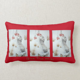 Niedliche Maus und rote Lendenkissen