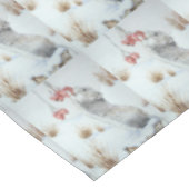 Niedliche Mäuse und rote Beeren - Schneefälle Tischdecke (Schrägansicht)