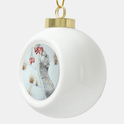 Niedliche Mäuse und rote Beeren - Schneeszene Keramik Kugel-Ornament (Rechts)