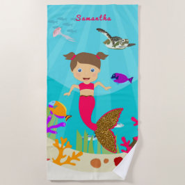 Niedliche Meerjungfrau im farbenfrohen Ozean Strandtuch