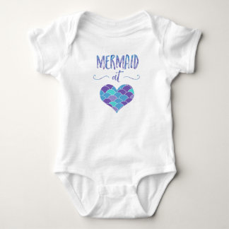 Niedliche Meerjungfrau im Heart Baby Bodysuit Strampler