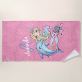 Niedliche Meerjungfrau in Rosa Strandtuch (Vorderseite)