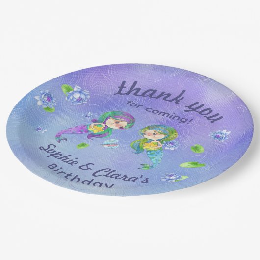 Niedliche Meerjungfrauen unter dem Meer - Zwilling Pappteller (Schrägansicht)