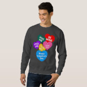 Niedliche Meldungen zur Liebe am farbigen Valentin Sweatshirt (Vorne ganz)