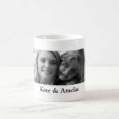 Niedliche monochrome Schwestertage Kaffeetasse (Mittel)