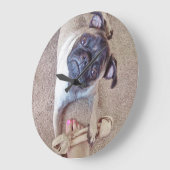 Niedliche Mops-Wandklemme Große Wanduhr (Winkel)