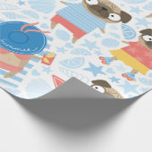 Niedliche Möpsen im Urlaub. Muster mit Cartoon-Mop Geschenkpapier (Ecke)