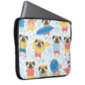 Niedliche Möpsen im Urlaub. Muster mit Cartoon-Mop Laptopschutzhülle (Vorne Rechts)