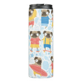 Niedliche Möpsen im Urlaub. Muster mit Cartoon-Mop Thermosbecher (Rückseite)