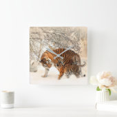 Niedliche Mutter mit Baby im Schnee Quadratische Wanduhr (Zuhause)