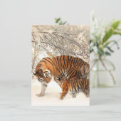 Niedliche Mutter Tiger mit Baby im Schnee Dankeskarte (Stehend Vorderseite)