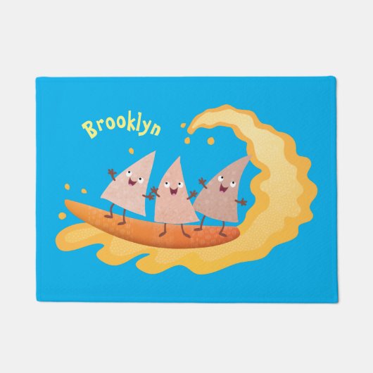 Niedliche nachos-Maischips beim Surfen Cartoon Fußmatte (Vorderseite)