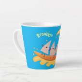 Niedliche nachos-Maischips beim Surfen Cartoon Milchtasse (Linke Ecke)