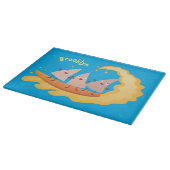 Niedliche nachos-Maischips beim Surfen Cartoon Schneidebrett (Ecke)