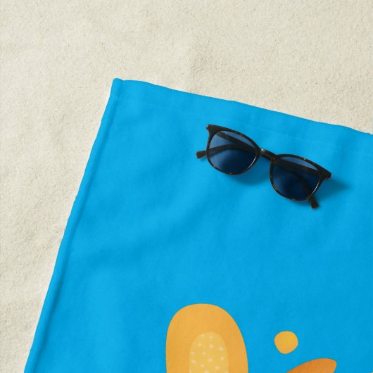 Niedliche nachos-Maischips beim Surfen Cartoon Strandtuch (Beispiel)