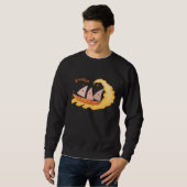 Niedliche nachos-Maischips beim Surfen Cartoon Sweatshirt (Vorne ganz)