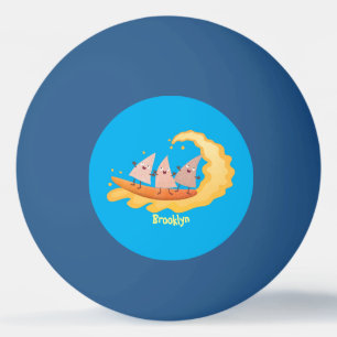 Niedliche nachos-Maischips beim Surfen Cartoon Tischtennisball