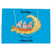 Niedliche nachos-Maischips beim Surfen Große Geschenktüte (Rückseite)