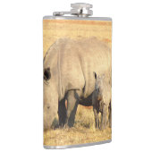 Niedliche Nashörner in Afrika Flachmann (Rechts)