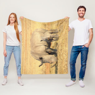 Niedliche Nashörner in Afrika Fleecedecke