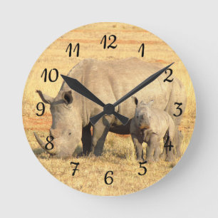 Niedliche Nashörner in Afrika Runde Wanduhr