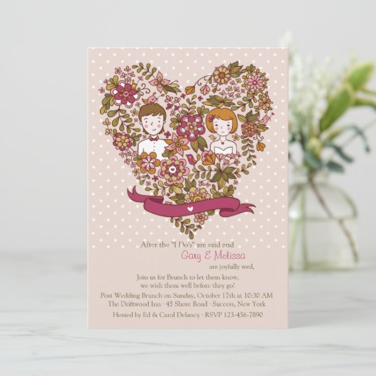 Niedliche Neuvermählte nach der Hochzeitsfeier Ein Einladung (Stehend Vorderseite)