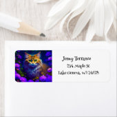 Niedliche Orange Kitty Cat bei Blume (Insitu)