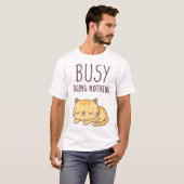 Niedliche Orange Tabby Cat beschäftigt, tut nichts T-Shirt (Vorne ganz)