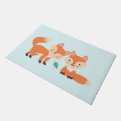 Niedliche Orangenfüchse Grafik Fußmatte (Schrägansicht)