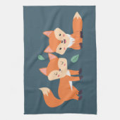 Niedliche Orangenfüchse Grafik Geschirrtuch (Vertikal)