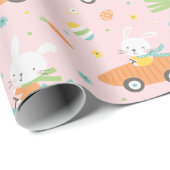 Niedliche Osterbüscheln in Karotten und Eierautos  Geschenkpapier (Rolleneckpunkt)