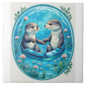Niedliche Otter mit Händen. Blaue Lilienpolster Fliese (Vorderseite)