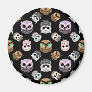 Niedliche Owl-Illustrationen über schwarzem Hinter Magnet