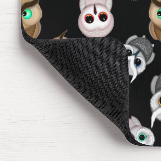 Niedliche Owl-Illustrationen über schwarzem Hinter Mousepad (Ecke)