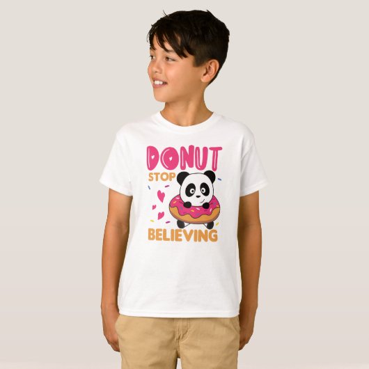 Niedliche Panda-Funny-Tiere in Donut Pun T-Shirt (Vorne ganz)