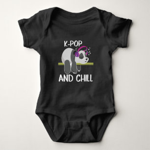 Niedliche Panda Kopfhörer Korea Pop Lover K-Pop M Baby Strampler