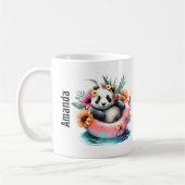 Niedliche Panda-Kühlung in einer Innentröhre Kaffeetasse (Links)
