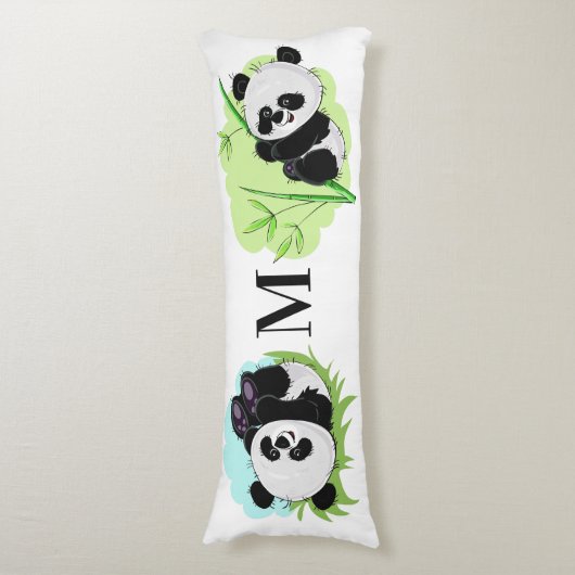 Niedliche Pandas-Sitzkissen auf Monogramm Seitenschläferkissen (Vorderseite Vertikal)