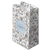 Niedliche Pastel Candy Theme Monogramm und Name Kleine Geschenktüte (Vorderseite Schrägansicht)