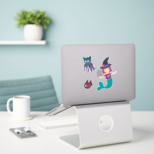 Niedliche Pastel Mermaid Hexe und Spooky Friends Aufkleber (Laptop auf Schreibtisch)