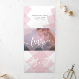 Niedliche Pastel Pink White Script Multi Foto Hoch Dreifach Gefaltete Einladung