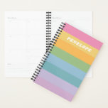 Niedliche Pastel Regenbogenstreifen Personalisiert Planer<br><div class="desc">Whimsikale Gestaltung von einfachen Streifen in einer hellen Süßigkeiten Regenbogenpalette.</div>