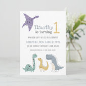 Niedliche Pasteldinosaurier zum Geburtstag Einladung (Stehend Vorderseite)