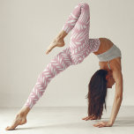 Niedliche Pastellhautmuster auf rosa unmögliche We Leggings<br><div class="desc">Niedliches Herringbone-Muster auf rosa,  einfaches,  abstraktes und modernes pastellrosa Zickzack Muster.</div>