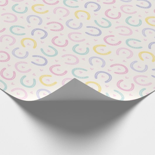 Niedliche Pastellhufeisen und Herz auf Sahne Geschenkpapier (Ecke)