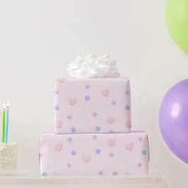 Niedliche Pastellmuscheln und Perlen in Rosa Geschenkpapier
